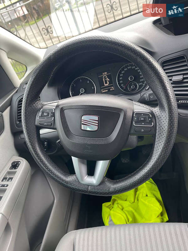 Минивэн SEAT Alhambra 2011 в Тячеве