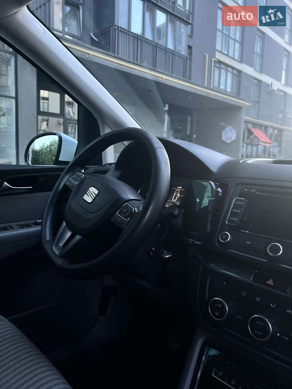 Минивэн SEAT Alhambra 2014 в Млинове