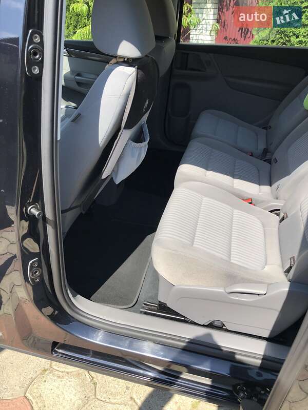 Мінівен SEAT Alhambra 2010 в Долині