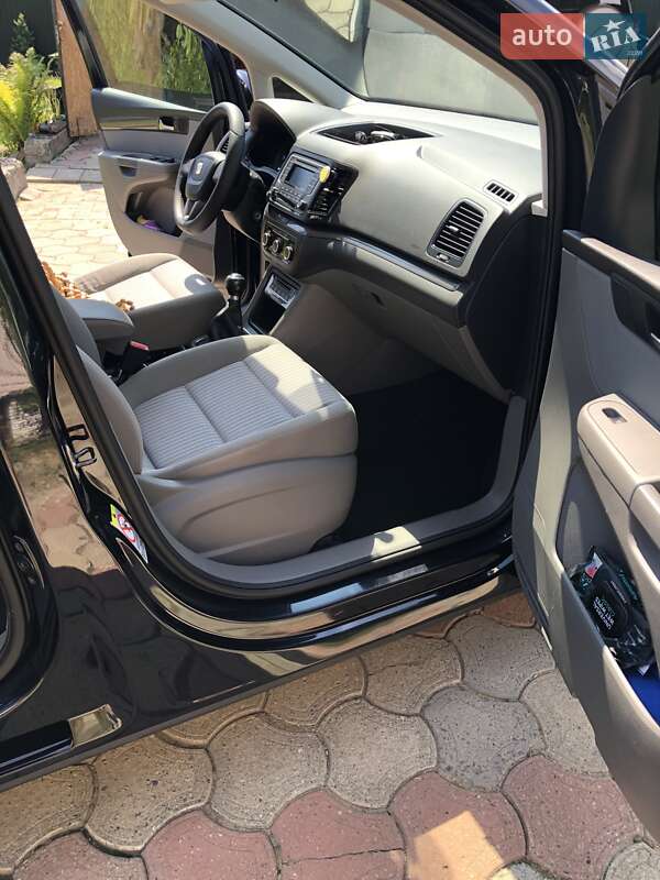 Мінівен SEAT Alhambra 2010 в Долині