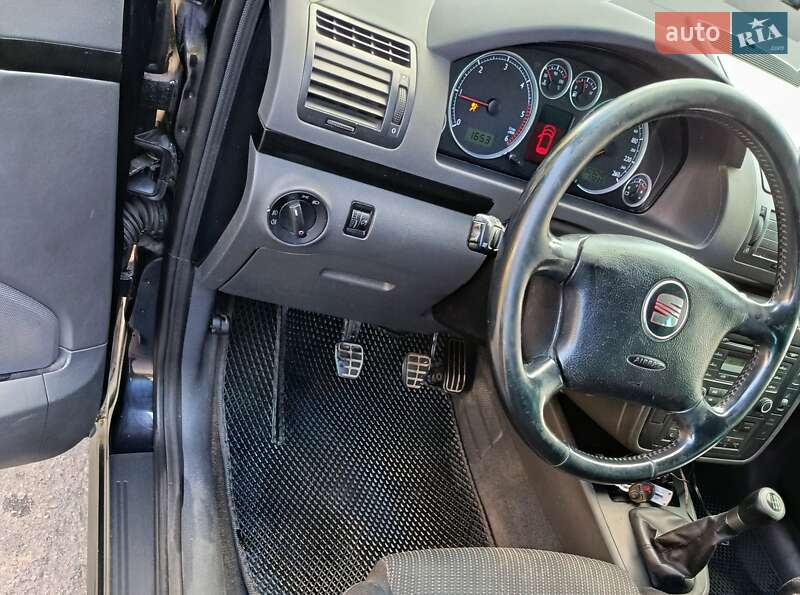 Минивэн SEAT Alhambra 2010 в Кременчуге