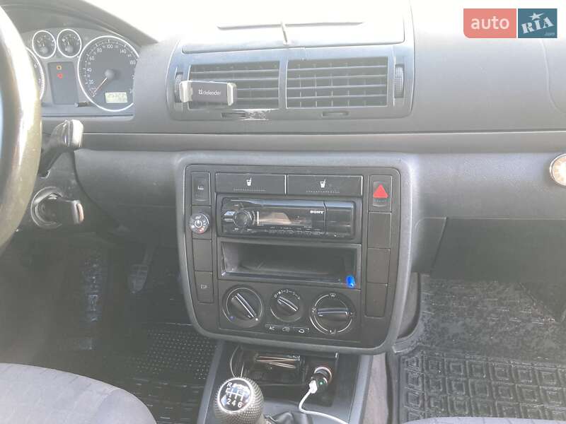 Минивэн SEAT Alhambra 2001 в Житомире