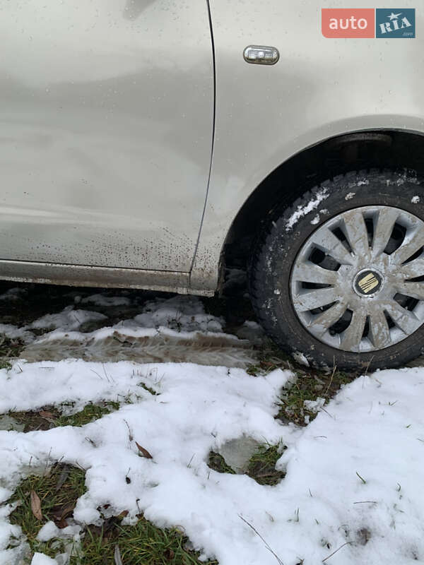 Минивэн SEAT Alhambra 2001 в Ровно