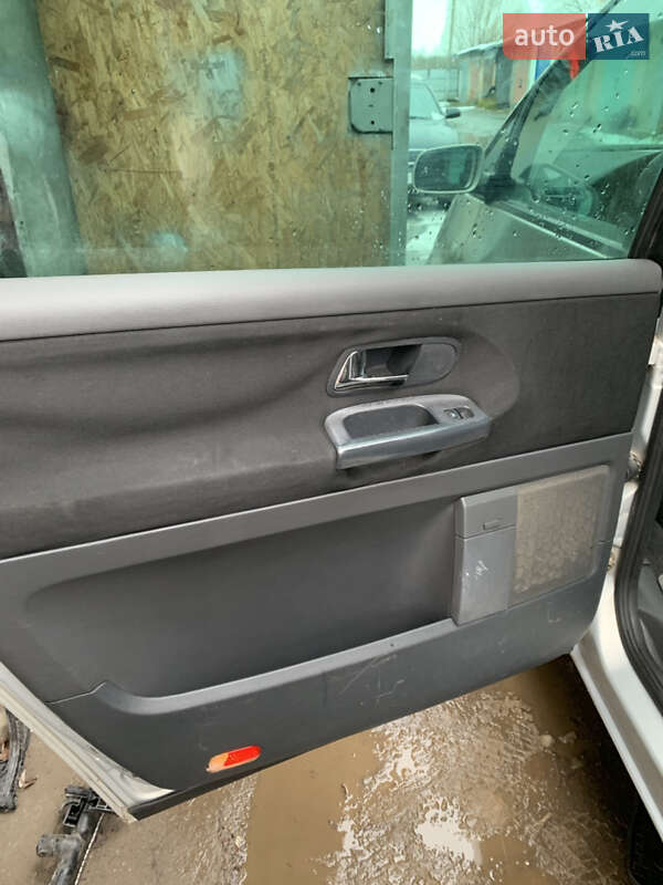 Минивэн SEAT Alhambra 2001 в Ровно