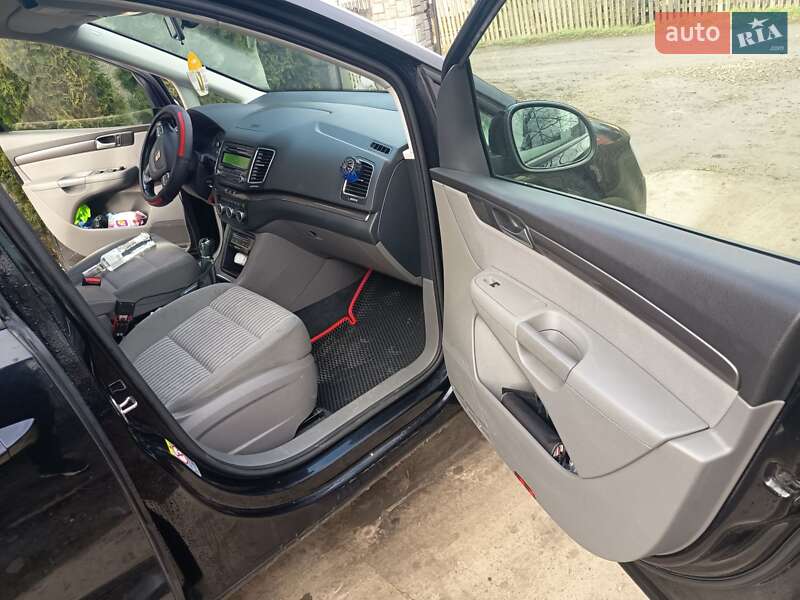 Минивэн SEAT Alhambra 2013 в Глыбокой