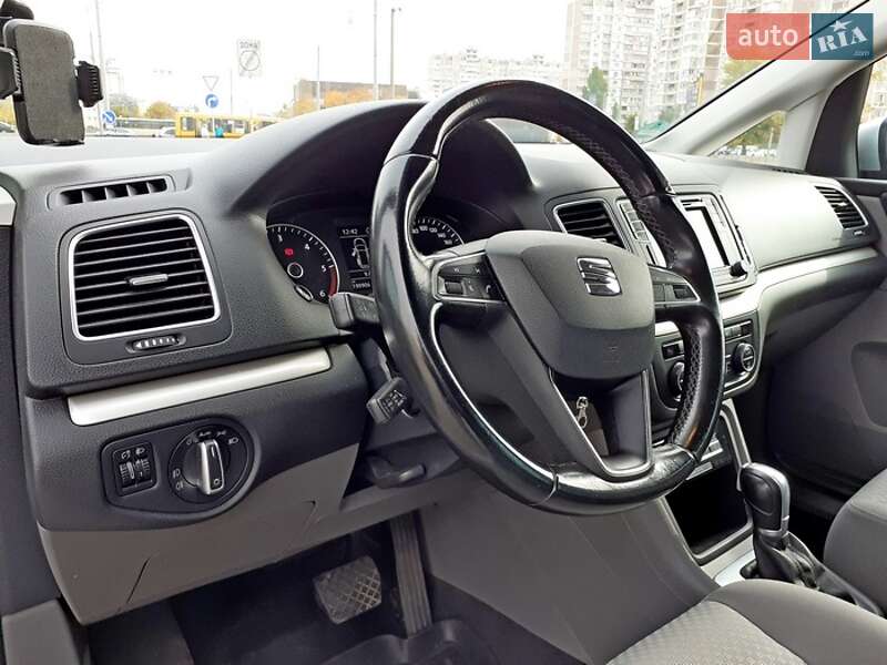 Минивэн SEAT Alhambra 2016 в Киеве