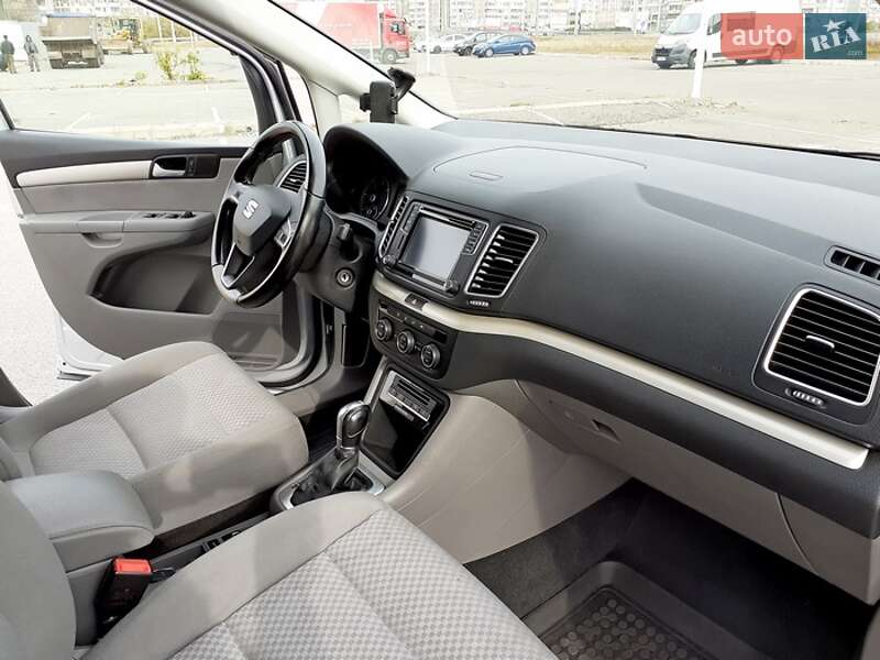 Минивэн SEAT Alhambra 2016 в Киеве