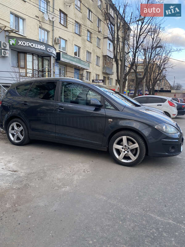 Минивэн SEAT Altea XL 2011 в 