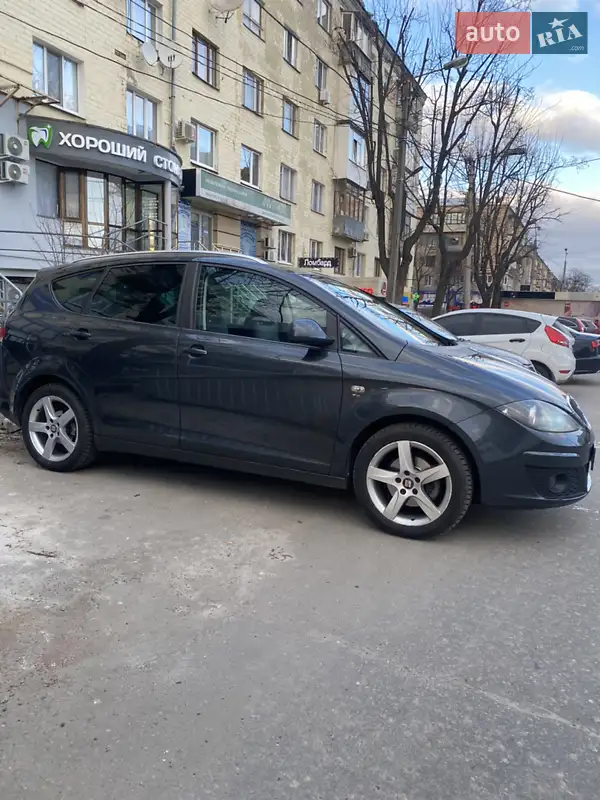 Минивэн SEAT Altea XL 2011 в 
