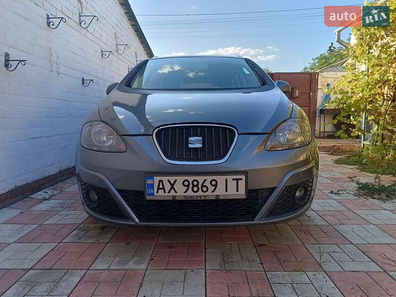 Минивэн SEAT Altea XL 2012 в 