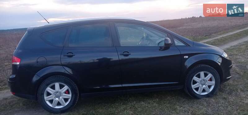 Минивэн SEAT Altea 2009 в Вишневом фото 2 Минивэн SEAT Altea 2009 в Вишневом