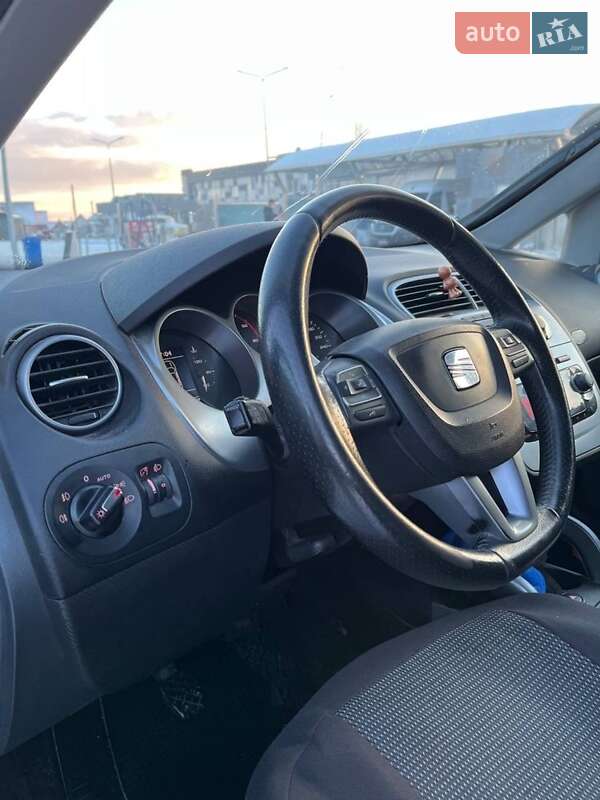 Минивэн SEAT Altea 2009 в Сарнах