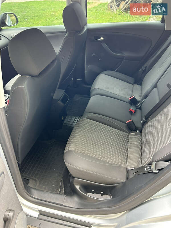 Минивэн SEAT Altea 2010 в Узине