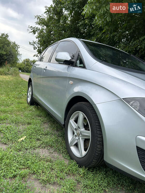 Минивэн SEAT Altea 2010 в Узине