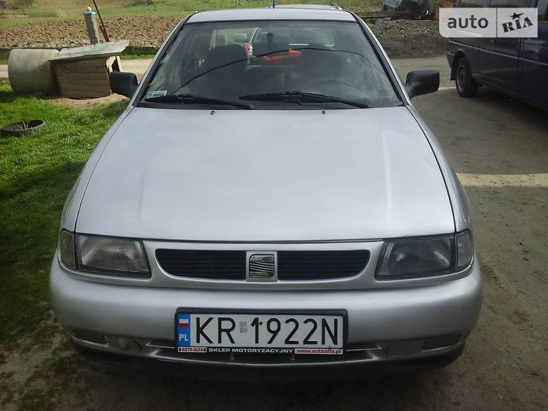 Седан SEAT Cordoba 1996 в Старом Самборе