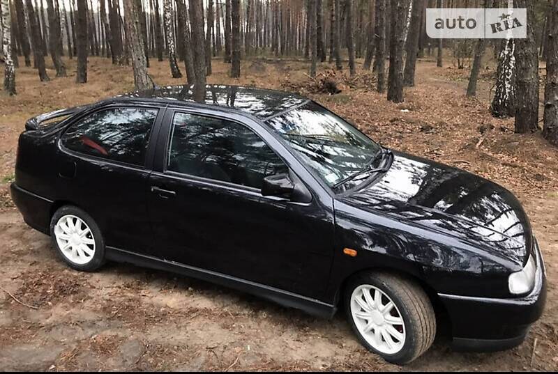 Купе SEAT Cordoba 1999 в Ровно