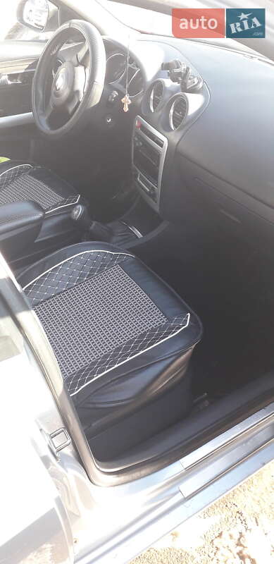 Седан SEAT Cordoba 2007 в Львове