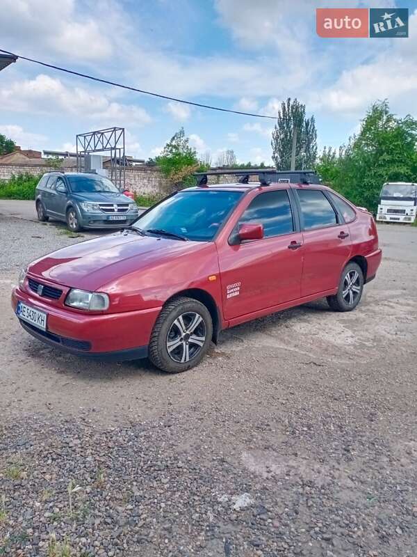 Седан SEAT Cordoba 1997 в Кривом Роге