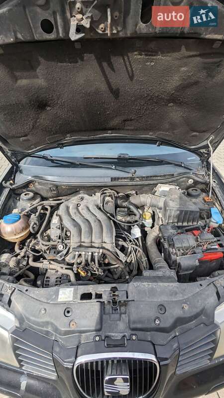 Седан SEAT Cordoba 2008 в Вишневом