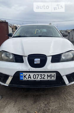 Седан SEAT Cordoba 2004 в Вишневом