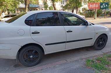 Седан SEAT Cordoba 2004 в Києві