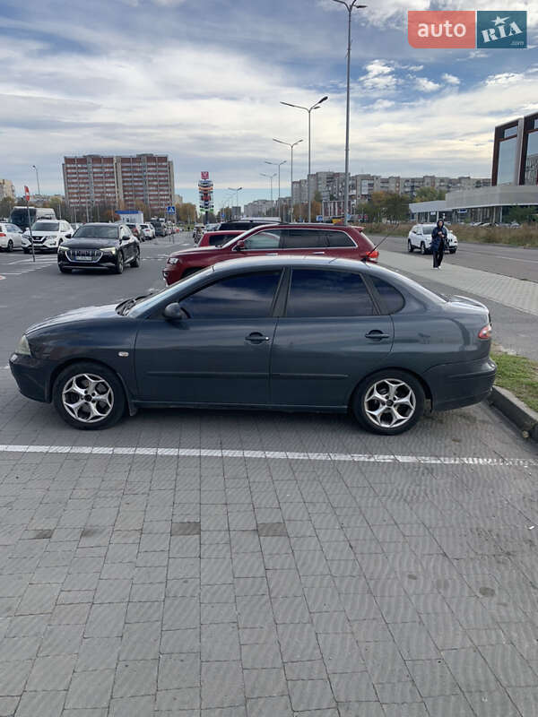Седан SEAT Cordoba 2007 в Львове