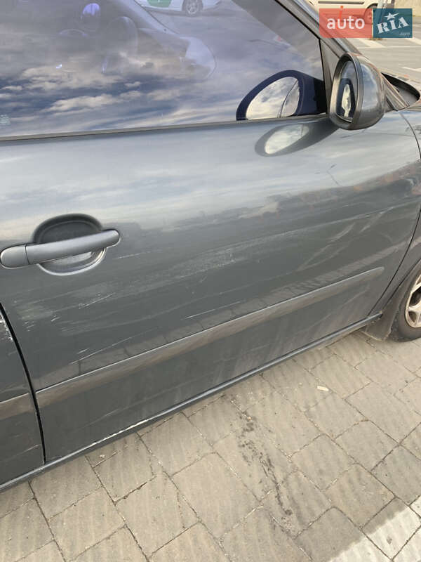 Седан SEAT Cordoba 2007 в Львове