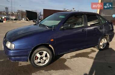 Седан SEAT Cordoba 1995 в Ходорове