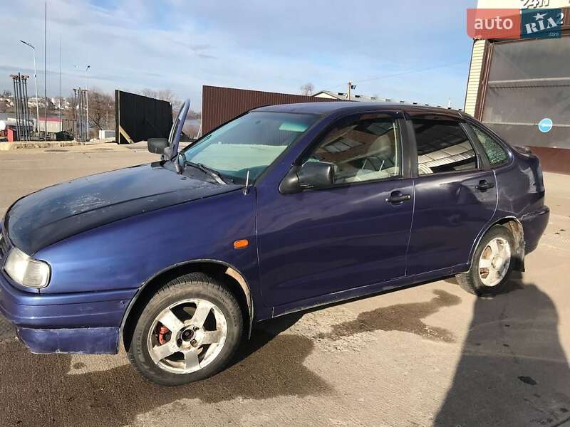 Седан SEAT Cordoba 1995 в Ходорове