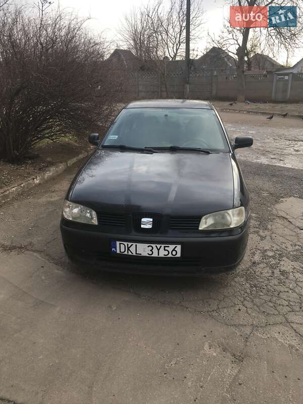 Седан SEAT Cordoba 2002 в Кривом Роге