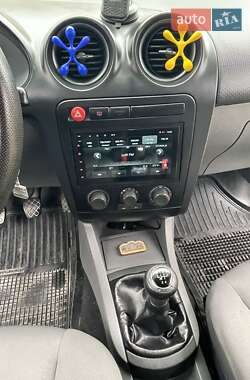 Седан SEAT Cordoba 2008 в Львове