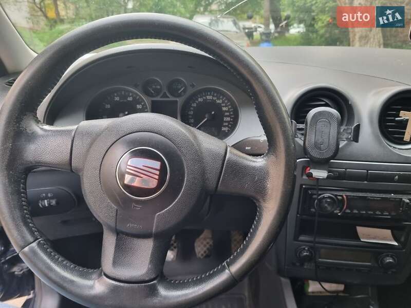 Седан SEAT Cordoba 2008 в Львове