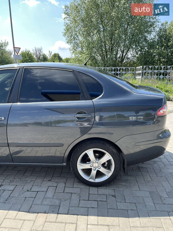 Седан SEAT Cordoba 2008 в Семенівці