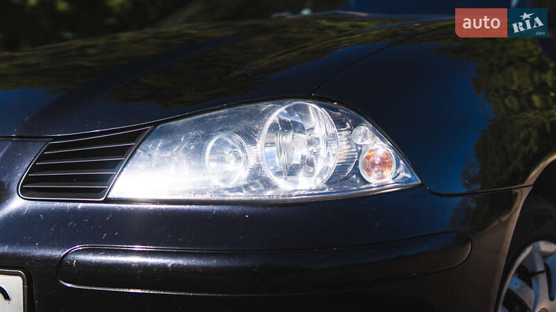 Седан SEAT Cordoba 2007 в Львове