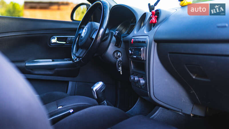 Седан SEAT Cordoba 2007 в Львове