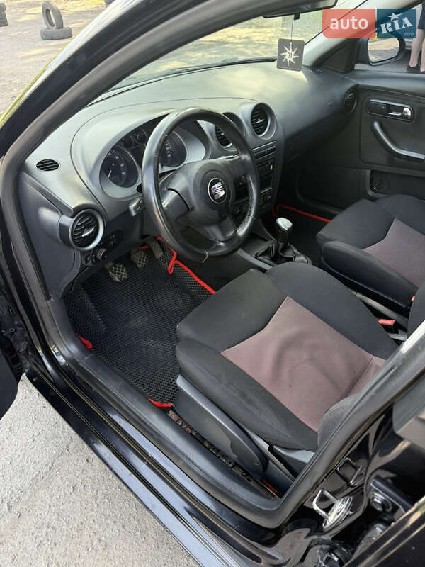 Седан SEAT Cordoba 2007 в Днепре