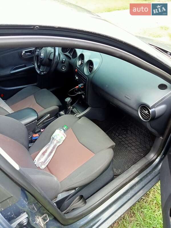Седан SEAT Cordoba 2007 в Бобровиці