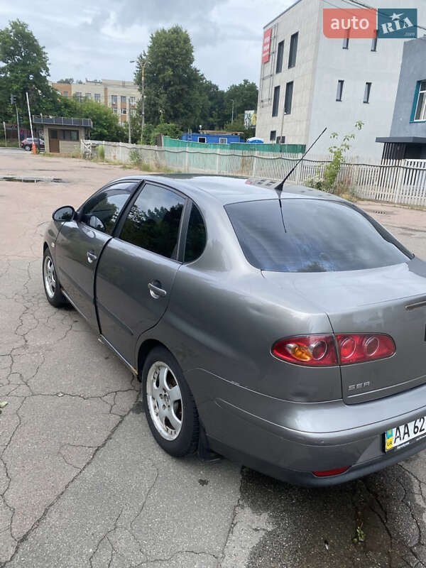 Седан SEAT Cordoba 2005 в Киеве