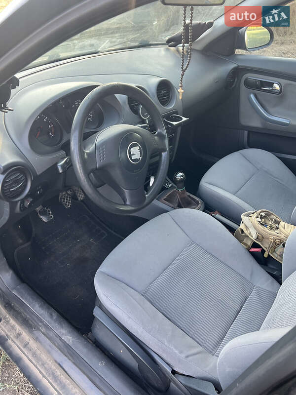Седан SEAT Cordoba 2003 в Славгороде
