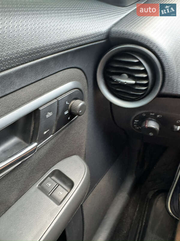 Седан SEAT Cordoba 2008 в Чернигове