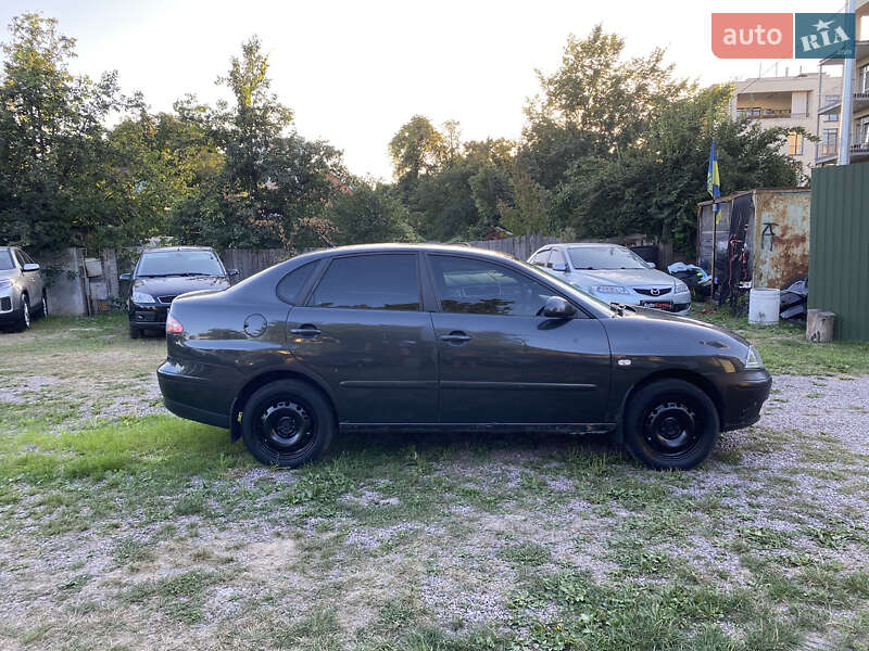 Седан SEAT Cordoba 2008 в Киеве