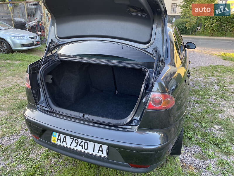 Седан SEAT Cordoba 2008 в Киеве