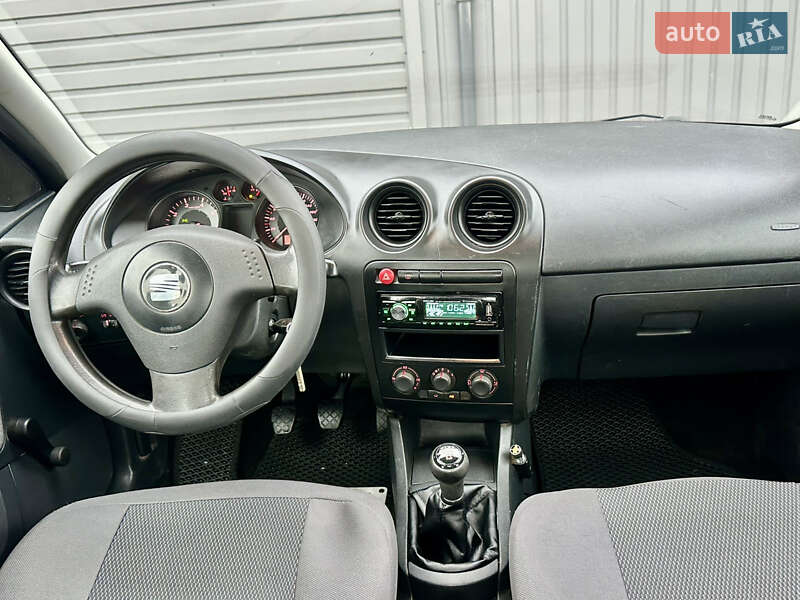 Седан SEAT Cordoba 2003 в Кропивницком
