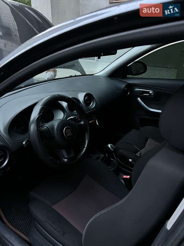 Седан SEAT Cordoba 2008 в Киеве