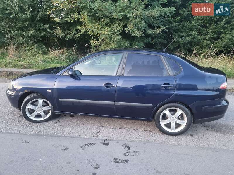 Седан SEAT Cordoba 2008 в Львове