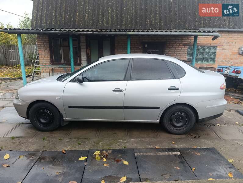 Седан SEAT Cordoba 2004 в Бердичеві