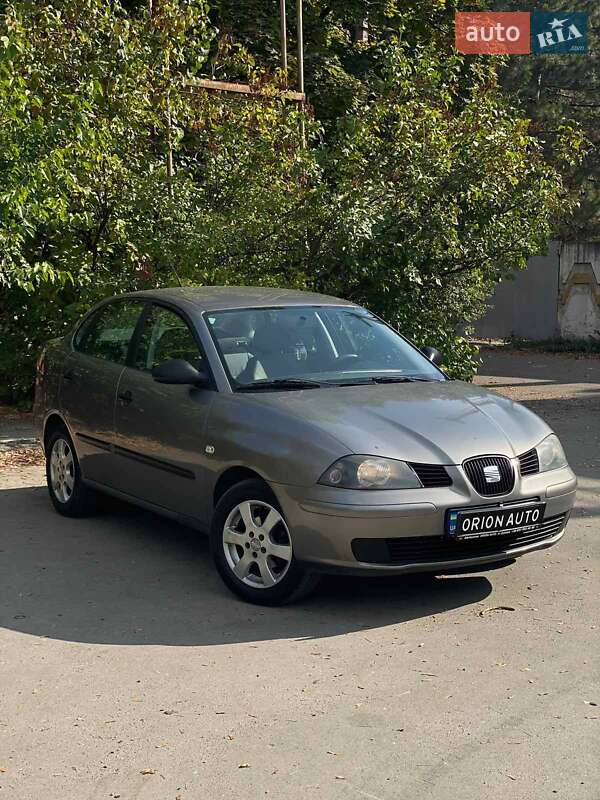 Седан SEAT Cordoba 2003 в Днепре