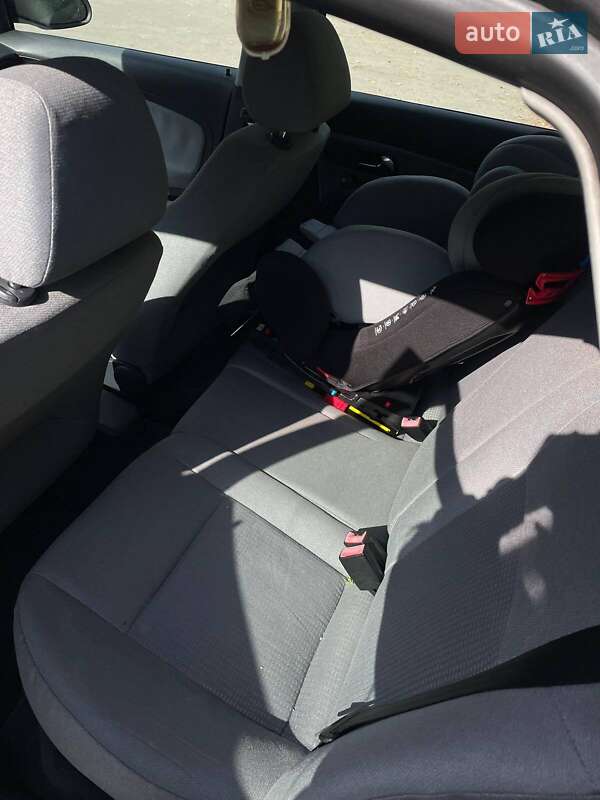 Седан SEAT Cordoba 2003 в Днепре