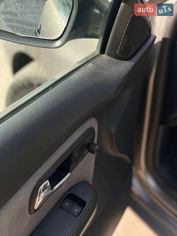 Седан SEAT Cordoba 2003 в Днепре