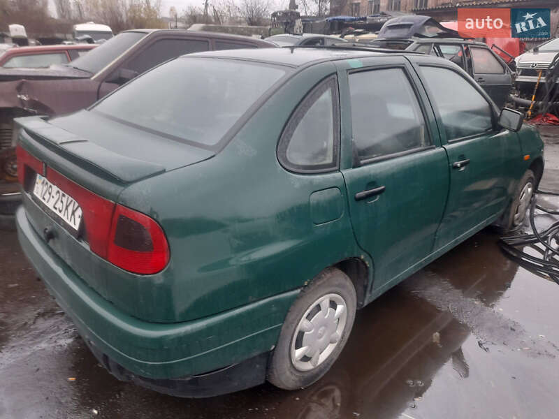 Седан SEAT Cordoba 1999 в Житомире